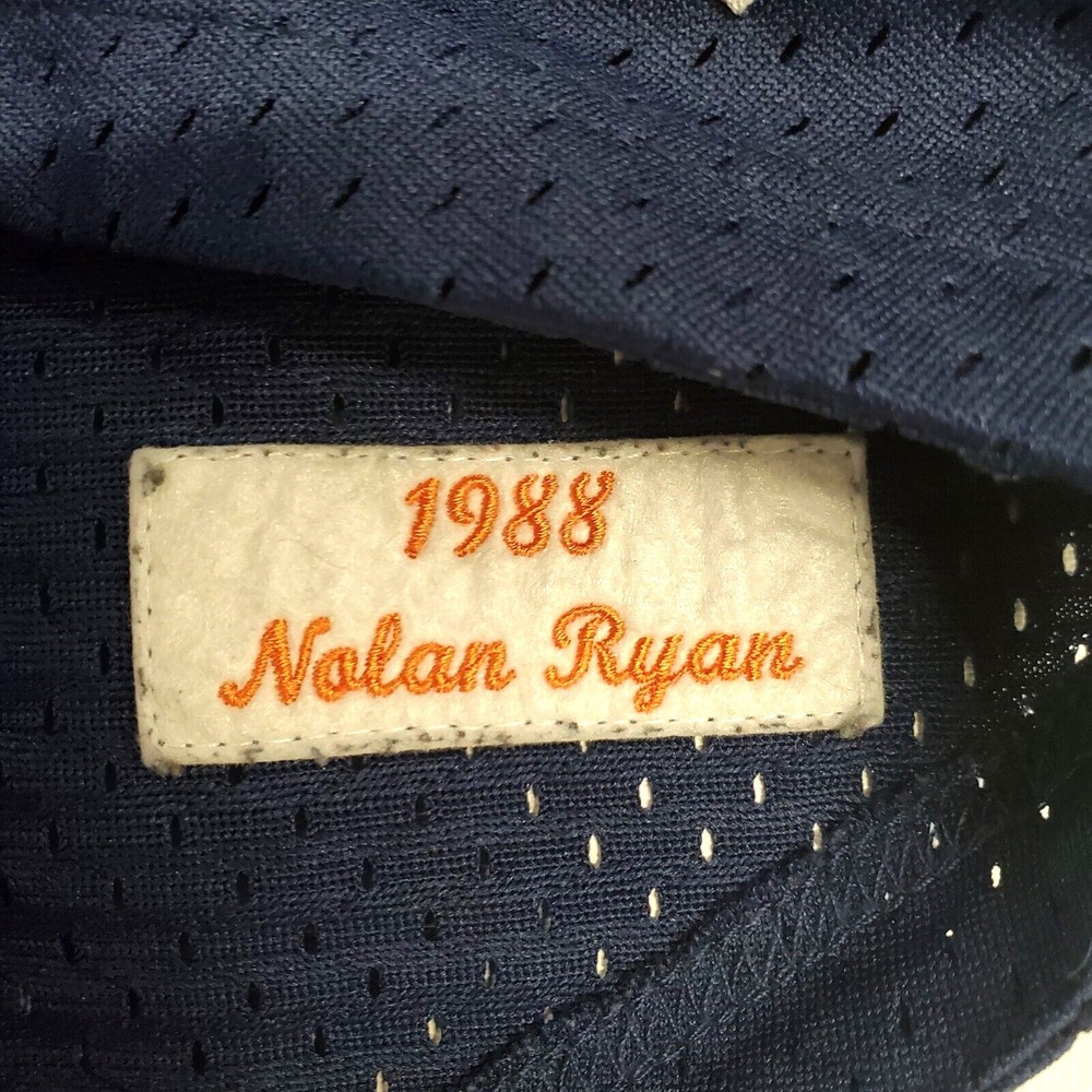 Mitchell & Ness Nolan Ryan #34 Houston Astros MLB Baseball Jersey Size 40 M - Picture 9 of 12